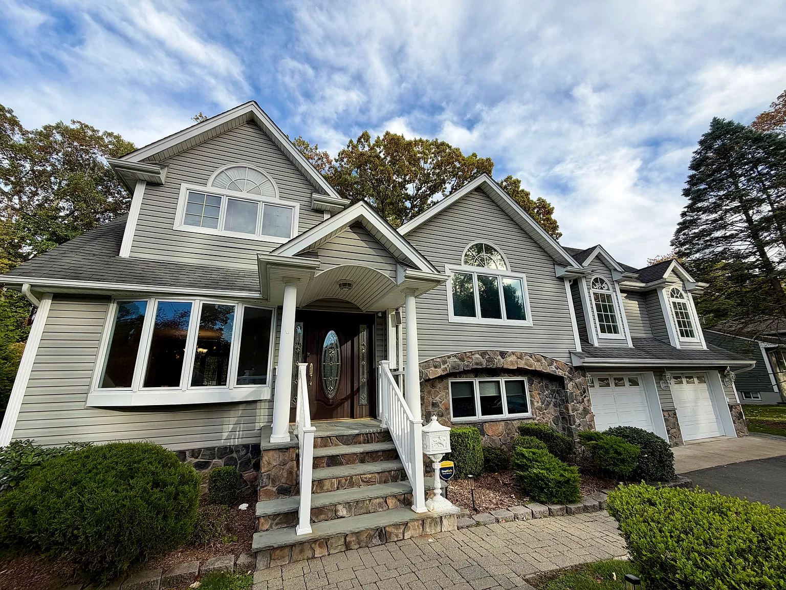 4 bed, 3299 sqft, $6,750 — Photo 1