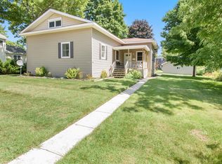 306 N Robert St, Ludington, MI 49431