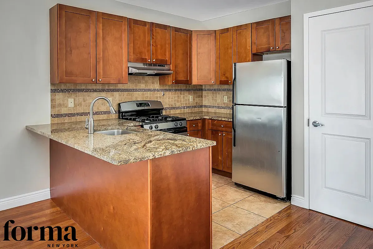 12-03 Jackson Avenue — Photo 1