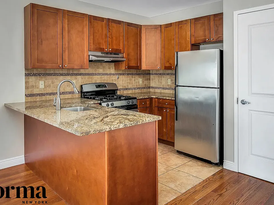 12-03 Jackson Ave #2F