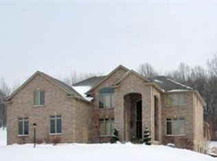906 Giovanni Ln, Irwin, PA 15642