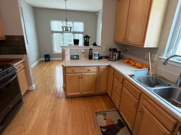 302 Sunflower Dr, Egg Harbor Township, NJ 08234