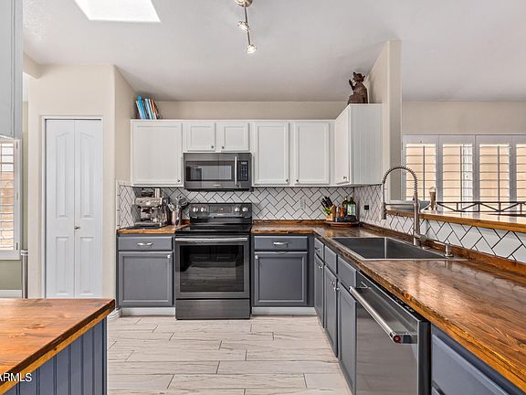 2nd image of 4852 E HOLMES Avenue
