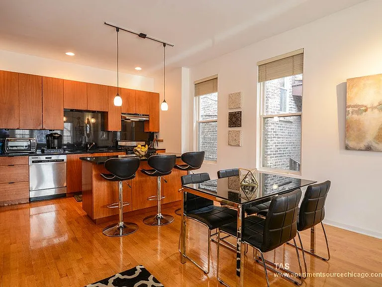 1407 N Wicker Park Ave #2 — Photo 3