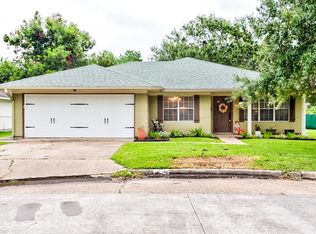1319 S 36th St, Nederland, TX 77627