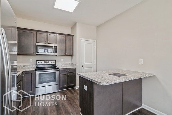 5th image of 1001 Laurel Leaf Rd