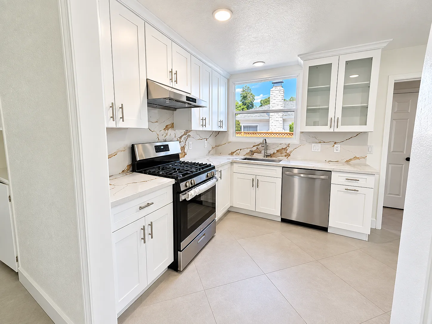 4 bed, 1590 sqft, $8,500 — Photo 4