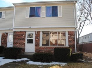 102 Jamestown Ln, Bolingbrook, IL 60440