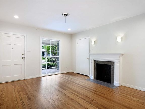 4th image of 4627 Stanford Ave