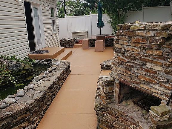 Outdoor entertaining area