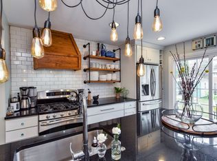 126 Central Ave, Aurora, IL 60506