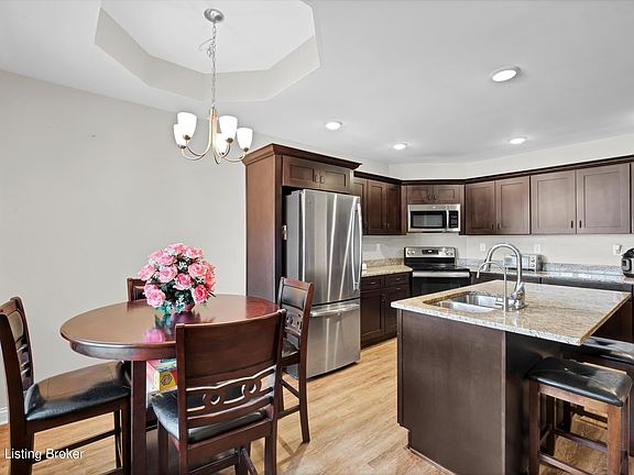 4th image of 11402 River Falls Dr