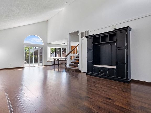 5th image of 517 Christopher Way