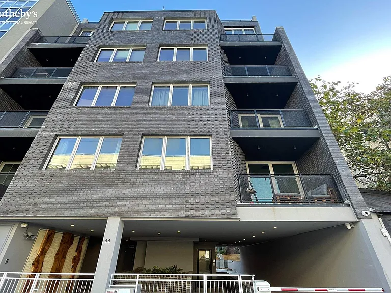 44 Box St #4B — Photo 13