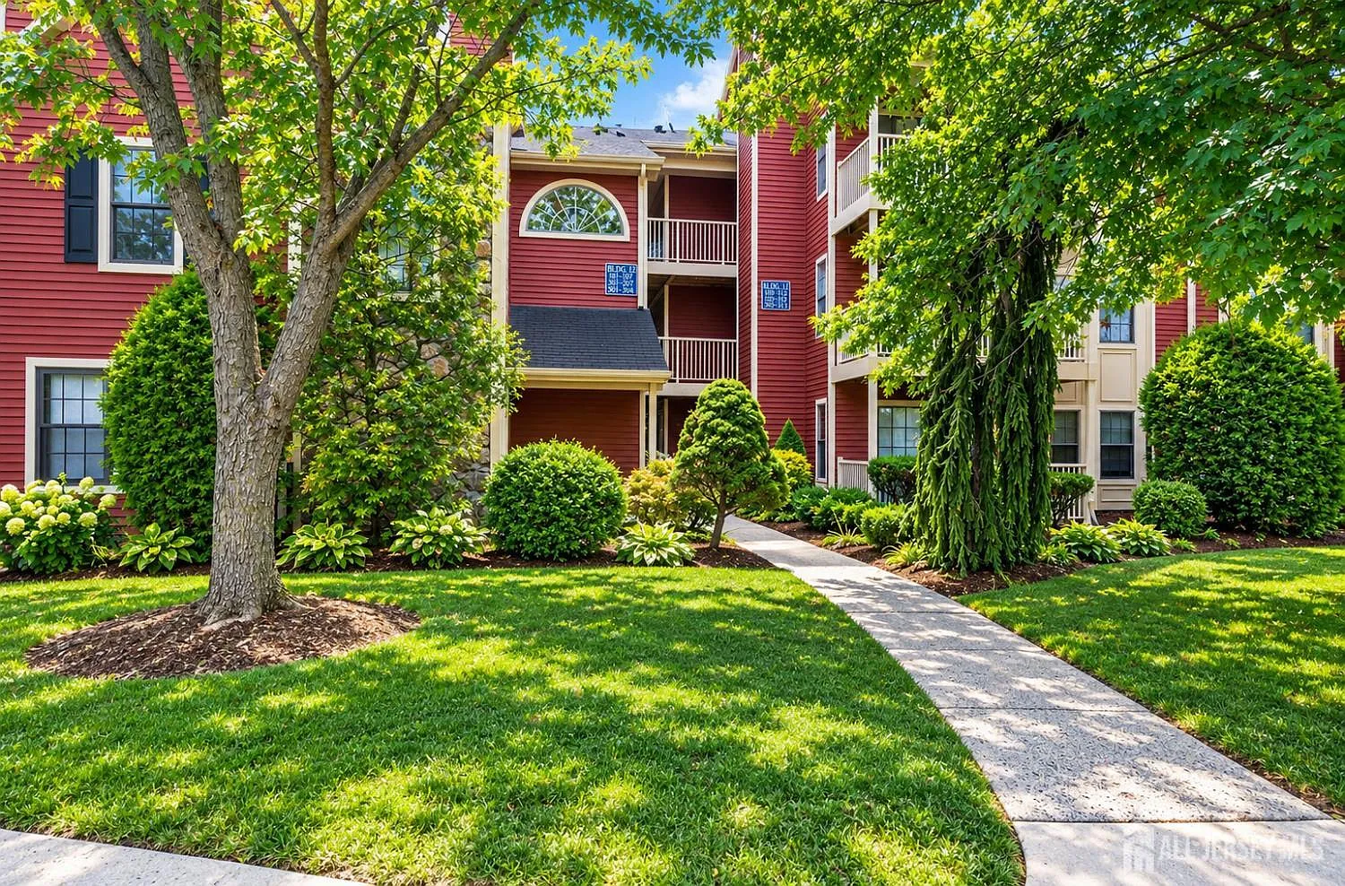 2 bed, 1.5 bath, 1086 sqft, $2,550 — Photo 2