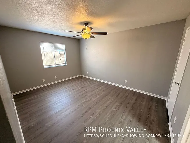 Glendale Groves — Photo 17