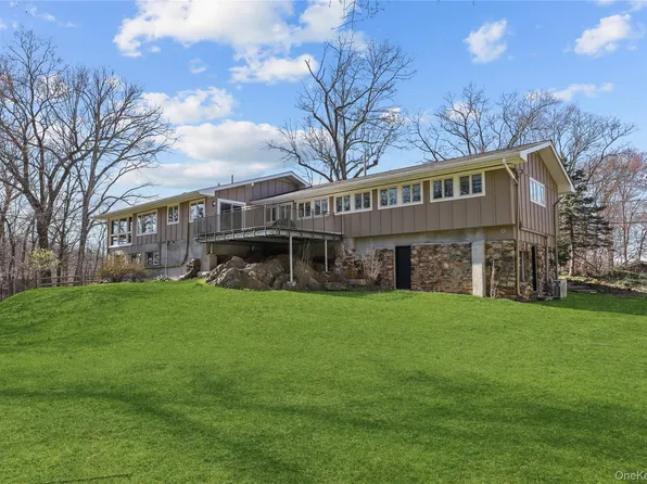 12 Skytop Drive, Katonah, NY 10536