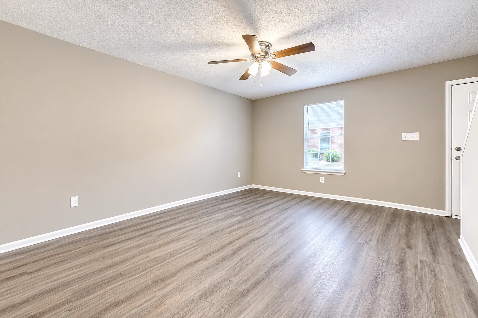 Willow Springs Apartments — Photo 3