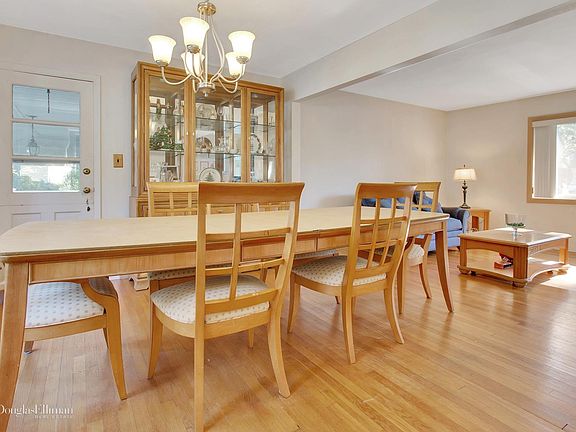 4th image of 5 Strathmore Ln