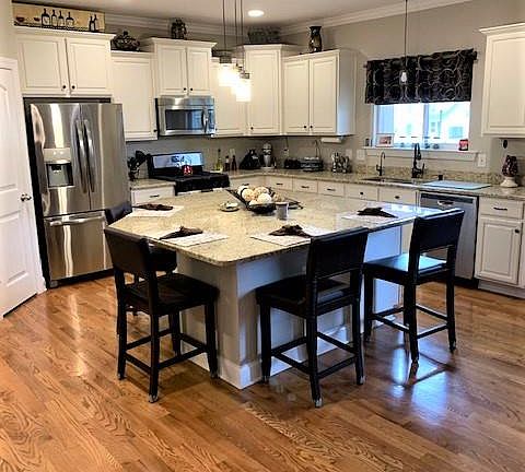4th image of 8521 Beautiful Valley Dr