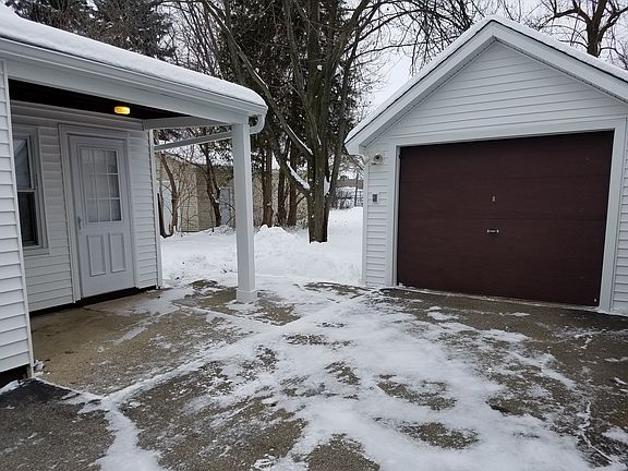 Back covered entrance close to garage