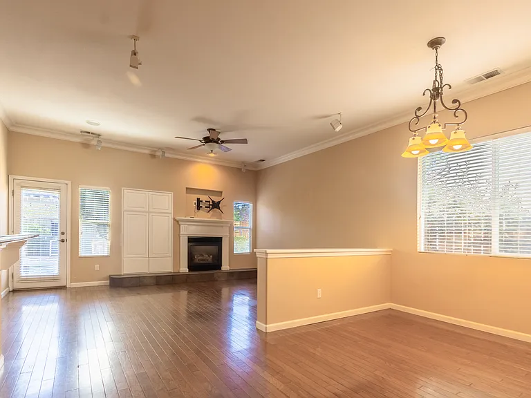 10231 Wolf Ridge Way — Photo 4