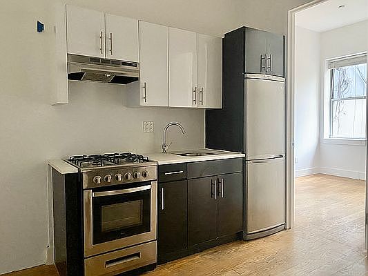1st image of 823 Saint Johns Pl #1R