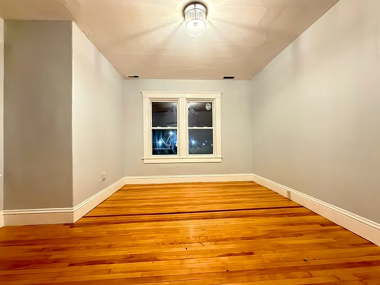 90 Vernon St #3 — Photo 11