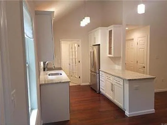 76 Redwood Dr photo 1