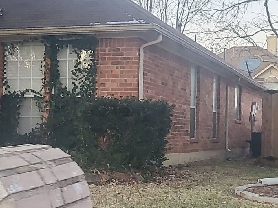 2nd image of 4304 Buena Vista Ln