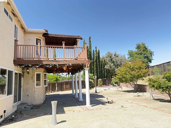 4th image of 10 Live Oak Ct