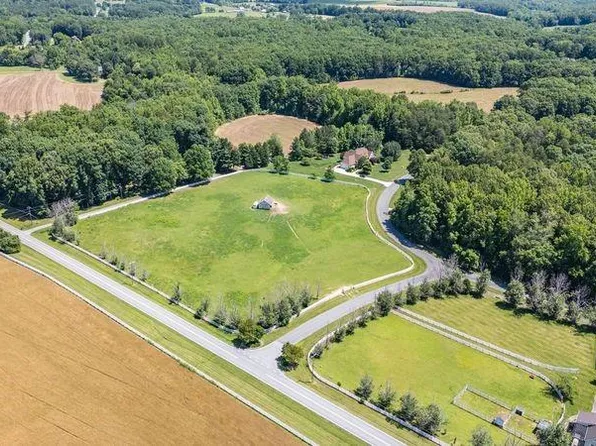 3810 Old Berkshire Dr, Browns Summit, NC 27214