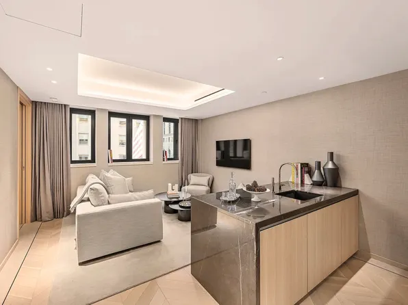 685 5th Avenue image 1 of 17