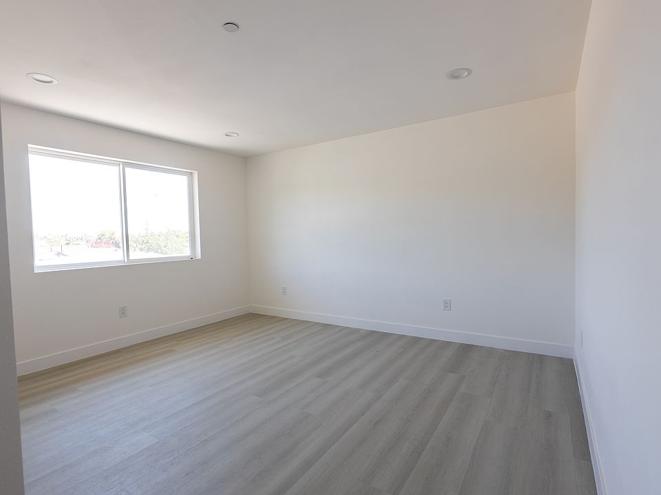 2nd image of 363 Meadow Ln #E