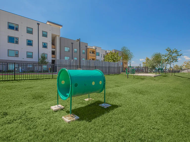 1900 W Dove Ave — Photo 12