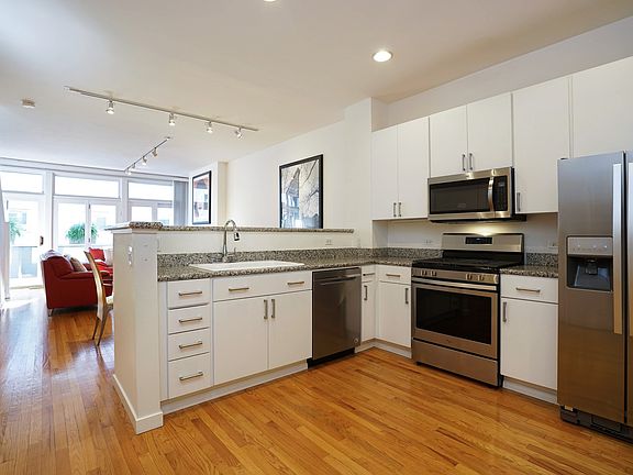 5th image of 943 W Huron St Unit C