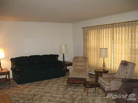 817E12thLivingRoomView4