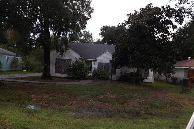 1st image of 2100 Las Palmas Dr