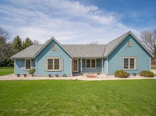 4074 Sunset Hill Rd, Hubertus, WI 53033