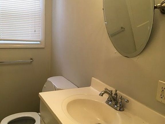 5th image of 102 Farmview St