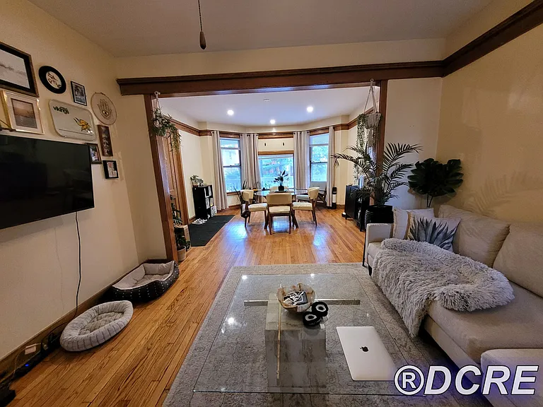 1239 W Roscoe St #1F — Photo 2