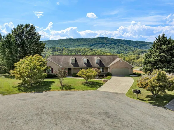 3 Aspen Dr, Daleville, VA 24083