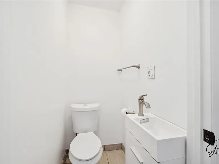 242 Harmon St — Photo 27