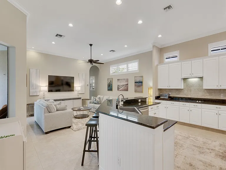 9064 Englewood Ct — Photo 10
