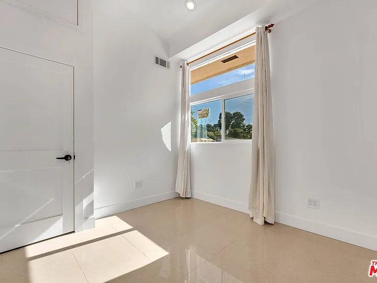 5892 Fairhaven Ave — Photo 5