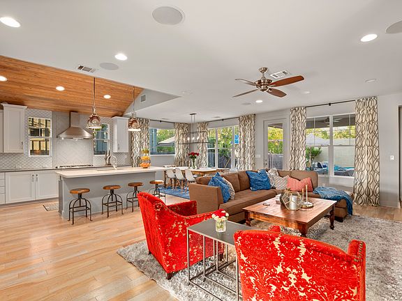 5th image of 5015 W Park Dr