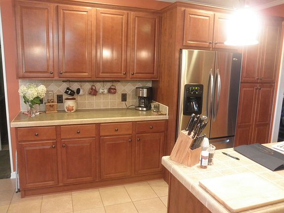 4th image of 105 Hilltop Ln