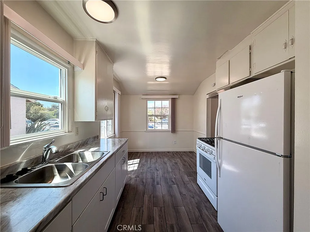 2 bed, 810 sqft, $2,800 — Photo 2