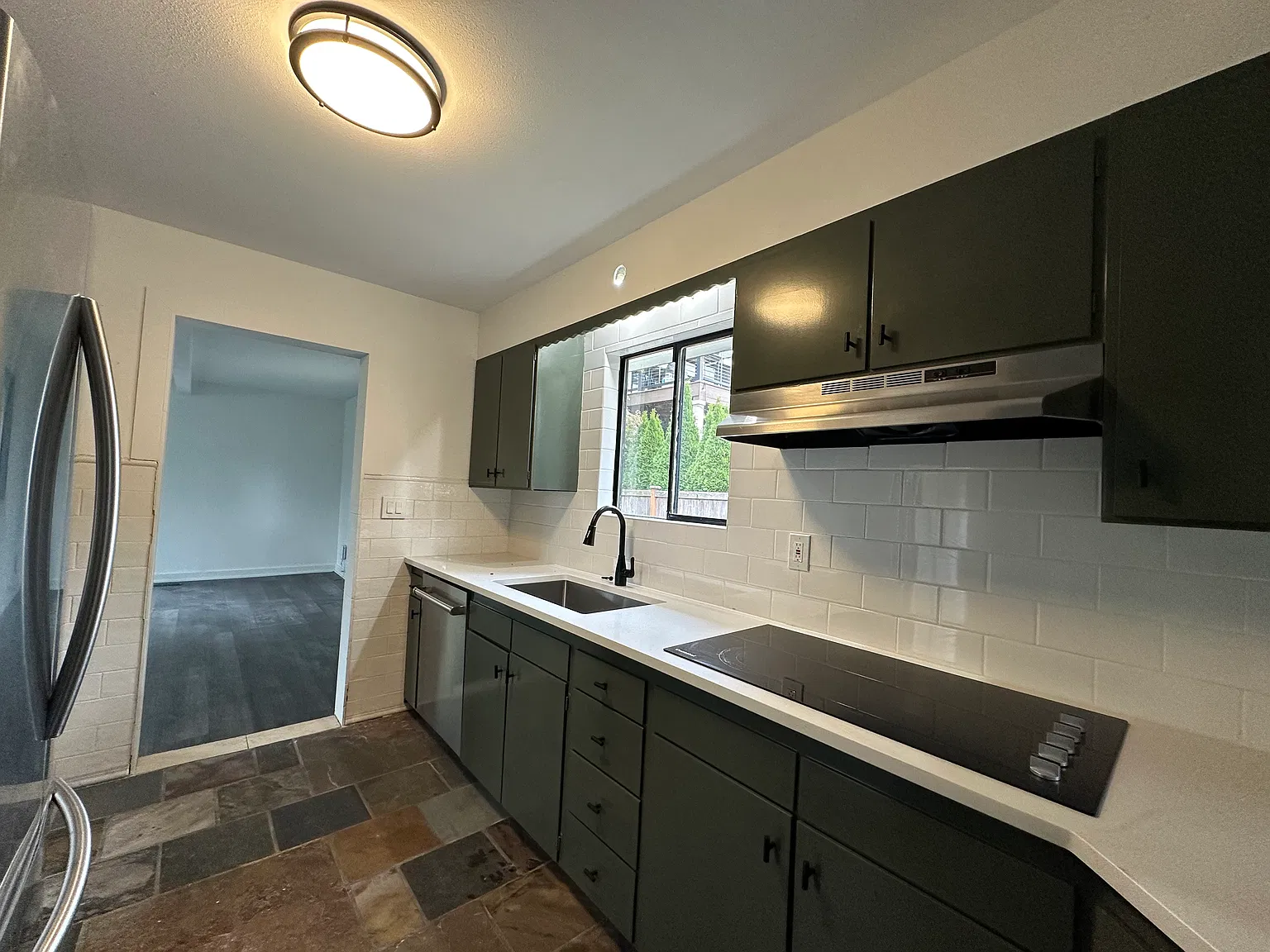 4 bed, 1900 sqft, $3,000 — Photo 4