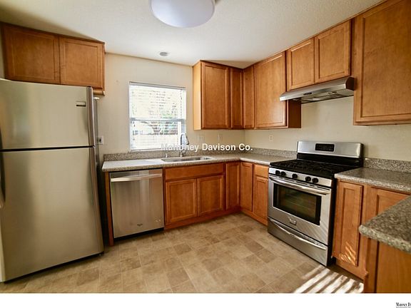 5th image of 734 Jefferson St